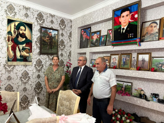 Tərtər Rayon İcra Hakimiyyətinin başçısı 27 Sentyabr – Anım Günü ilə əlaqədar şəhid Məftun Əhmədzadənin ailəsini ziyarət edib