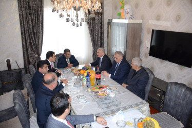 Rayon rəhbəri Milli Məclisin deputatı ilə birlikdə şəhid Qənbərli Qənbərin ailəsini ziyarət edib