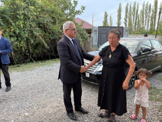 Tərtər Rayon İcra Hakimiyyətinin başçısı 27 Sentyabr – Anım Günü ilə əlaqədar Vətən müharibəsi şəhidi İntiqam Ağayevin ailəsini ziyarət edib