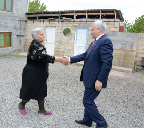 İcra başçısı şəhid anası Solmaz Cəfərovanı 85 illik yubileyi münasibəti ilə təbrik edib