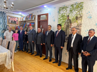 Tərtər Rayon İcra Hakimiyyətinin başçısı 27 Sentyabr – Anım Günü ilə əlaqədar Vətən müharibəsi şəhidi Aslan Hüseynovun ailəsini ziyarət edib