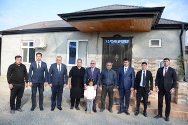 İcra başçısı “Konstitusiya və Suverenlik İli” çərçivəsində şəhid anası İltifat Qaraşovanı 55 illik yubileyi münasibəti ilə təbrik edib