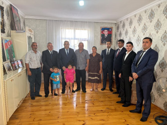 Tərtər Rayon İcra Hakimiyyətinin başçısı 27 Sentyabr – Anım Günü ilə əlaqədar Vətən müharibəsi şəhidi Elvin Abbasovun ailəsini ziyarət edib