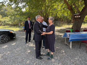 Tərtər Rayon İcra Hakimiyyətinin başçısı 27 Sentyabr – Anım Günü ilə əlaqədar Vətən müharibəsinin mülki şəhidləri Elşən və Xaliq Abbasov qardaşlarının ailəsini ziyarət edib