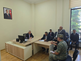 Rayon rəhbəri vətəndaş müraciətlərini dinləyib