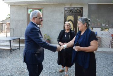 Rayon rəhbəri “Konstitusiya və Suverenlik İli” çərçivəsində Dəmirçilər və Cəmilli kəndindən olan şəhid ailələri və qazilərlə görüş keçirib