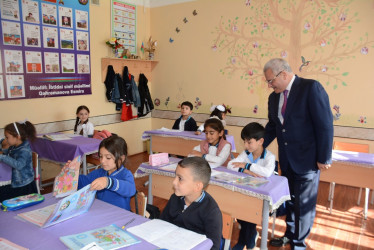 Rayon rəhbəri Sarıcalı kənd tam orta məktəbində mövcud şəraitlə tanış olub