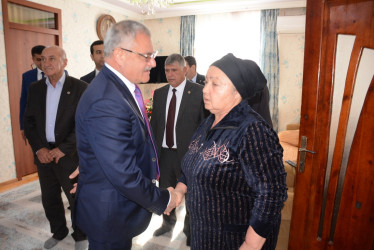 Rayon rəhbəri “Konstitusiya və Suverenlik İli” çərçivəsində “Azərbaycan Bayrağı” ordenli Vətən müharibəsi şəhidi Aslan Hüseynovun ailəsini ziyarət edib