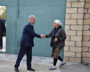 Tərtər Rayon İcra Hakimiyyətinin başçısı Müstəqim Məmmədov şəhid Haqverdi Məmmədovun ailəsi ilə görüşüb