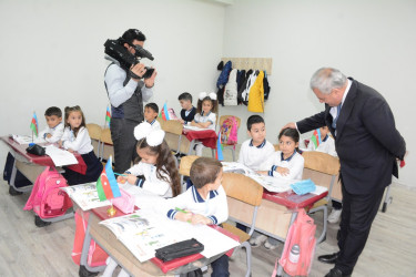 Rayon rəhbəri Azad Qaraqoyunlu kənd tam orta məktəbində mövcud şəraitlə tanış olub