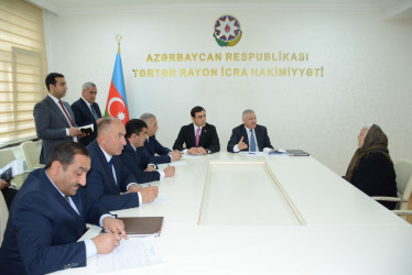 Rayon rəhbəri və Milli Məclisin deputatı vətəndaşların müraciətlərini dinləyiblər
