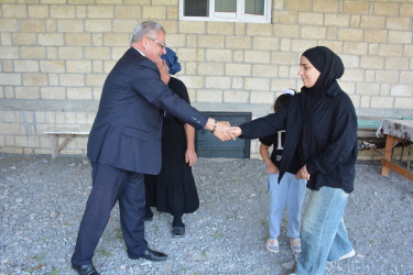 Tərtər Rayon İcra Hakimiyyətinin başçısı 27 Sentyabr – Anım Günü ilə əlaqədar Vətən müharibəsi şəhidi Abbaslı Enurun ailəsini ziyarət edib