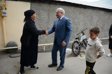 Rayon rəhbəri “Konstitusiya və Suverenlik İli” çərçivəsində Seydimli kəndindən olan şəhid ailələri və qazilərlə görüş keçirib