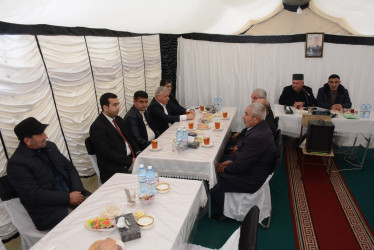 Rayon rəhbəri şəhid Şakir Həsənovun qardaşının yas mərasimində iştrak edib