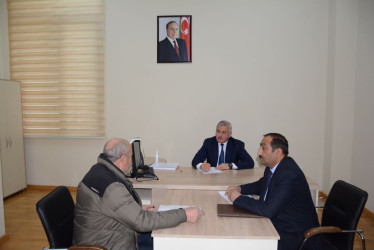 Rayon rəhbəri növbəti dəfə vətəndaş müraciətlərini dinləyib