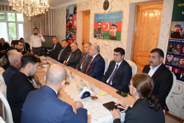 Rayon rəhbəri “Konstitusiya və Suverenlik İli” çərçivəsində Mamırlı və Poladlı kəndlərindən olan şəhid ailələri ilə görüş keçirib