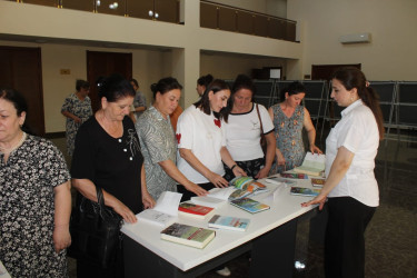 “Sülh aylığı” çərçivəsində kitab sərgisi keçirilib