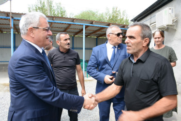 Rayon rəhbəri “Konstitusiya və Suverenlik İli” çərçivəsində Qaynaq və Yuxarı Qapanlı kəndindən olan şəhid ailələri və qazilərlə görüş keçirib