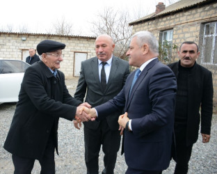 Rayon rəhbəri şəhid Ərəstun Kazımovun ailəsini ziyarət edib