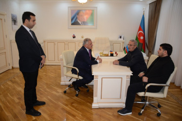 Rayon rəhbəri Vətən Müharibəsi qəhrəmanı Azər Abdullayevi qəbul edib