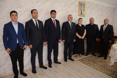 Tərtər Rayon İcra Hakimiyyətinin başçısı 27 Sentyabr – Anım Günü ilə əlaqədar Vətən müharibəsinin mülki şəhidi Mehman Əliyevin ailəsini ziyarət edib