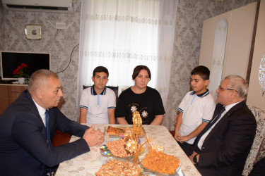 Tərtər Rayon İcra Hakimiyyətinin başçısı 27 Sentyabr – Anım Günü ilə əlaqədar Vətən müharibəsi şəhidi Ayşad Əzizovun ailəsini ziyarət edib