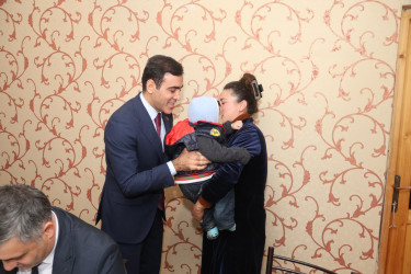 Tərtərdə “Konstitusiya və Suverenlik İli” çərçivəsində mülki şəhid Məmmədov Həsənin ailəsi ziyarət edilib