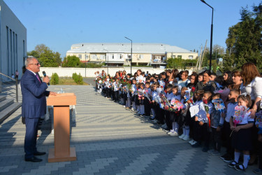 Tərtər Rayon İcra Hakimiyyətinin başçısı “Bilik Günü” münasibətilə ümumtəhsil məktəblərində olub, şəhid övladları ilə görüşüb