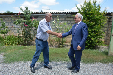 Rayon rəhbəri şəhid Elnur Hüseynovun ailəsini ziyarət edib