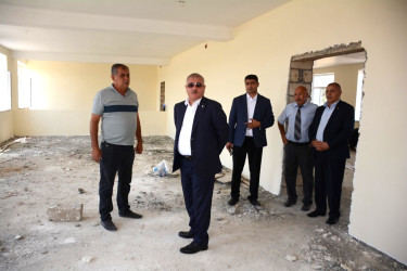 Rayon rəhbəri Qazyan kəndində yeni tikilən körpələr evi-uşaq bağçasında son tamamlama işləri ilə tanış olub