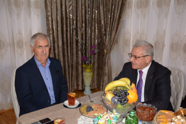 İcra başçısı 70 yaşını qeyd edən ağsaqqalı ziyarət edib