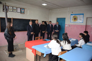 Rayon rəhbəri Mamırlı kənd tam orta məktəbində mövcud şəraitlə tanış olub