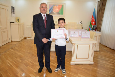 Rayon rəhbəri şahmatçıları təltif edib