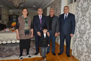 Rayon rəhbəri şəhid atası Lətif Məmmədovu 85 illik yubileyi münasibəti ilə təbrik edib
