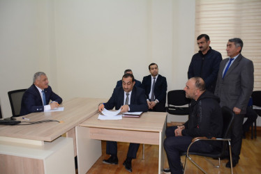 Rayon rəhbəri vətəndaş müraciətlərini dinləyib
