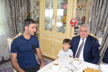 Rayon rəhbəri şəhid Tofiq Quliyevin ailəsini ziyarət edib