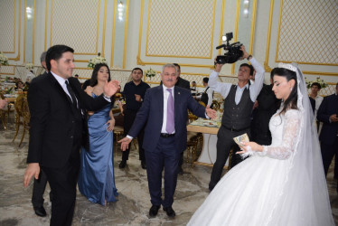 Rayon rəhbəri Vətən Müharibəsi Qəhrəmanı Azər Abdullazadənin toy şənliyində iştirak edib