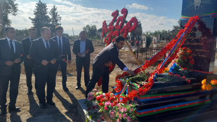 İcra başçısı Vətən müharibəsi şəhidi Qasımov Azər Yaqub oğlunun ikinci ildönümü ilə əlaqədar ailəsini ziyarət edib