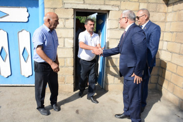 Rayon rəhbəri “Konstitusiya və Suverenlik İli” çərçivəsində Qaradağlı kəndində şəhid ailələri və qazilərlə görüş keçirib