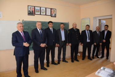 Rayon rəhbəri Yuxarı Sarıcalı kənd tam orta məktəbində mövcud şəraitlə tanış olub