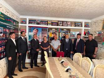 Tərtər Rayon İcra Hakimiyyətinin başçısı 27 Sentyabr – Anım Günü ilə əlaqədar Vətən müharibəsinin mülki şəhidləri Elşən və Xaliq Abbasov qardaşlarının ailəsini ziyarət edib