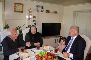 Rayon rəhbəri birinci Qarabağ müharibəsində itkin düşmüş,  şəhid Kəmaləddin Alışovun atası  Əhəd Alışovu 90 illik yubileyi münasibəti ilə təbrik edib