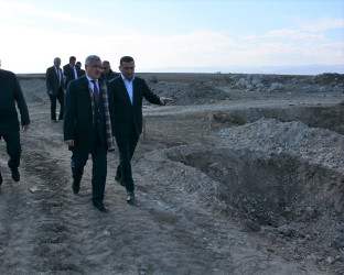 İcra başçısı suvarma arxının beton üzlüyə alınması ilə bağlı aparılan işlərlə yerində tanış olub