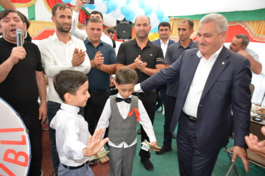 Rayon rəhbəri Vətən Müharibəsi Əlilinin övladının kiçik toy məclisində iştirak edib