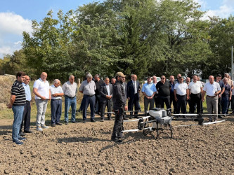 Tərtərdə aqrar sahədə müasir dron texnologiyalarının tətbiqinə dair fermerlərlə maarifləndirici tədbir keçirildi