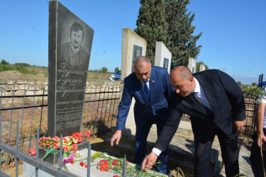 İcra başçısı 27 sentyabr “Anım Günü” ilə əlaqədar Qaradağlı kəndində Birinci Qarabağ müharibəsi şəhidi İbrahimov Qaraş Yusif oğlunun məzarını ziyarət edib