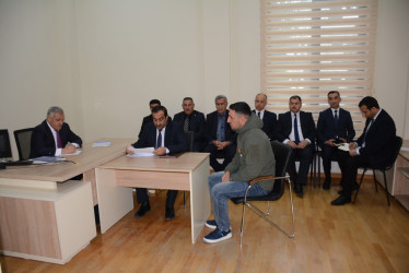 Rayon rəhbəri vətəndaş müraciətlərini dinləyib