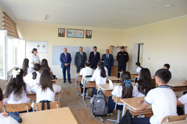 Tərtər Rayon İcra Hakimiyyətinin başçısı “Bilik Günü” münasibətilə ümumtəhsil məktəblərində olub, şəhid övladları ilə görüşüb