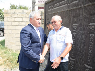 Rayon rəhbəri “Konstitusiya və Suverenlik İli” çərçivəsində Vətən müharibəsi şəhidi Orxan Aslanlının ailəsini ziyarət edib