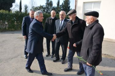 İcra başçısı Yuxarı Sarıcalı kənd tam orta məktəbində mövcud şəraitlə tanış olub